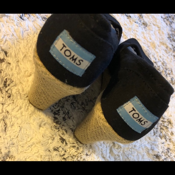 Toms - Picture 2 of 6